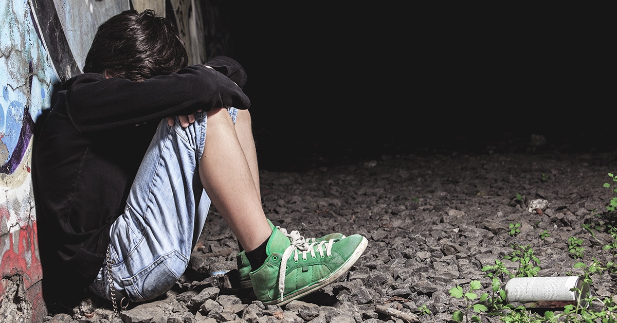 Adolescent-en-danger Un adolescent triste, visiblement en crise